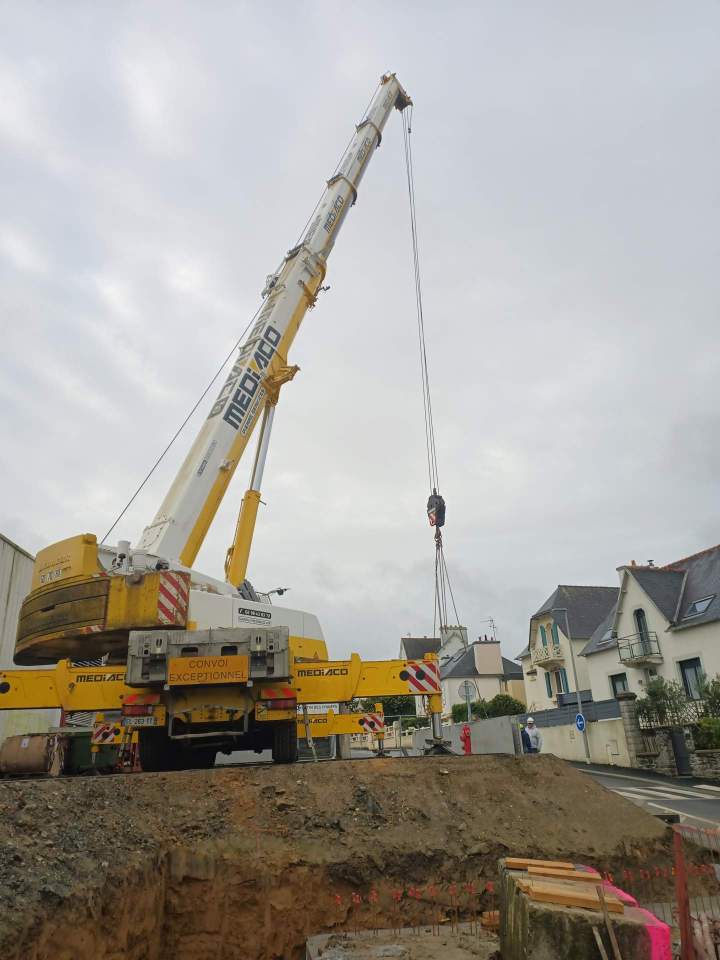 Engin de levage sur un chantier Brest