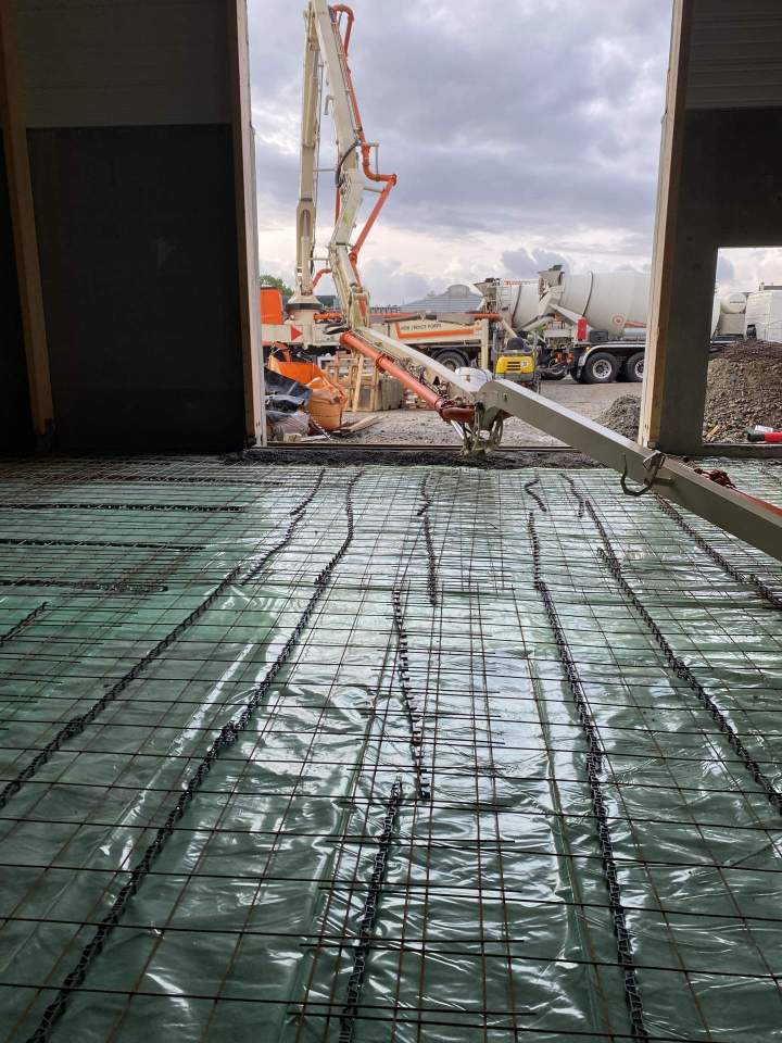 Coulage d'une dalle en béton industrielle
