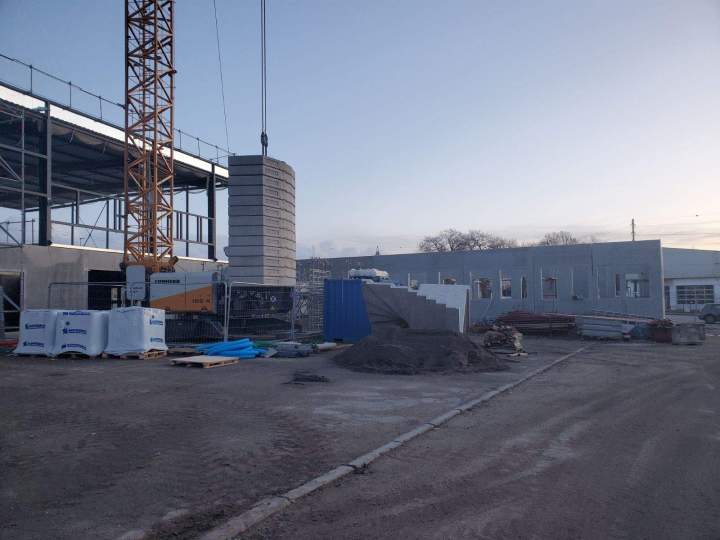 Chantier de construction de bâtiment en béton