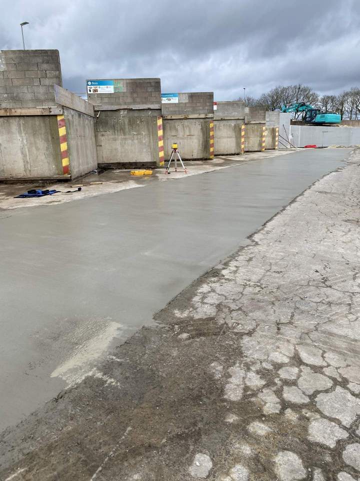Dalle en béton armée après lissage Brest