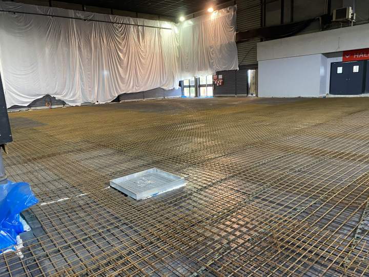 Préparation du ferraillage pour une dalle en béton armé