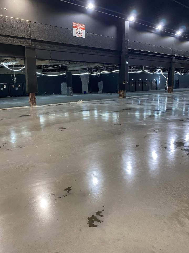 Espace avec sol en béton