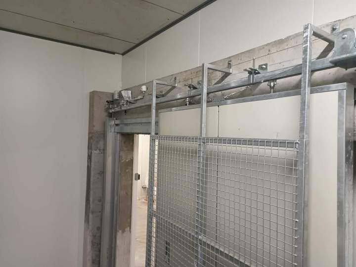 Porte coulissante coupe-feu industrielle LECLERC PLOUDALMEZEAU (2)